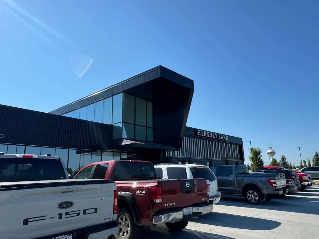 Indian Creek — Hershey’s — Installation of three facade systems: ACM, Swisspearl and single skin MORIN panel. (5/7)
