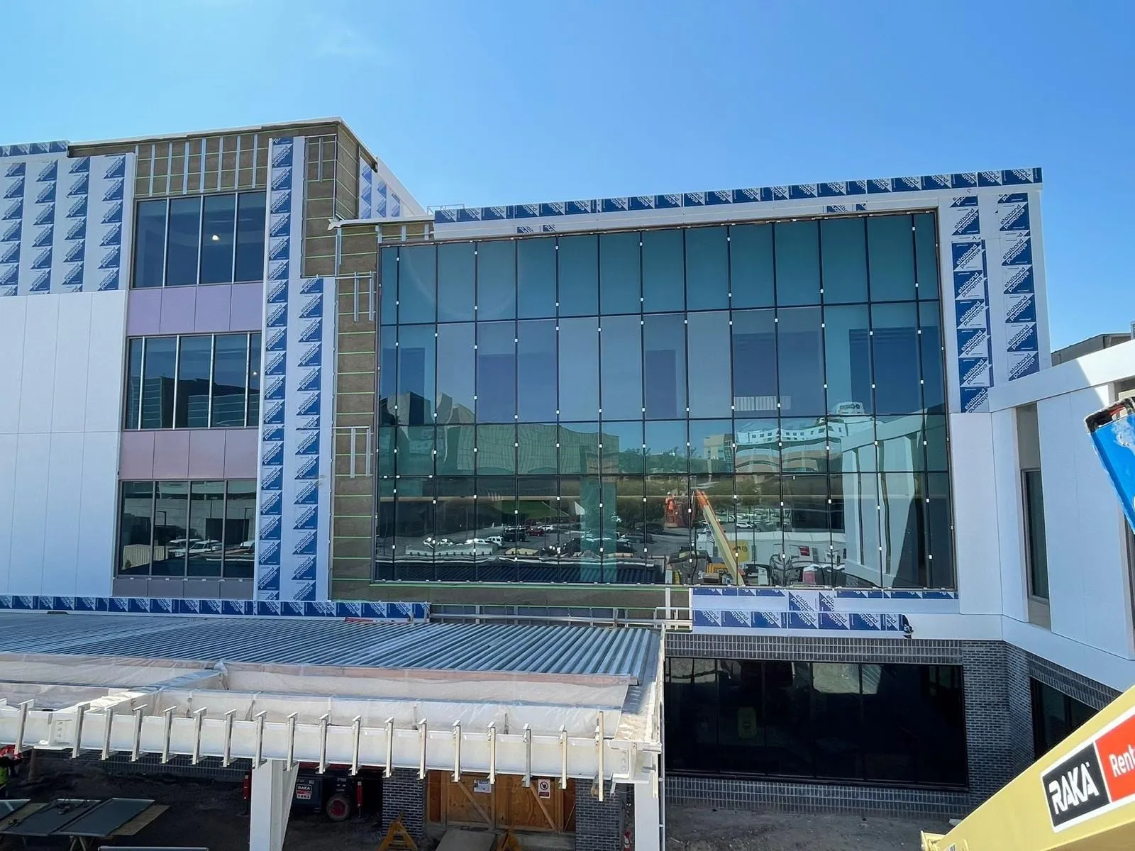 Children’s Nebraska Behavioral Health & Wellness Center — ACM panel and GeoLam installation across the building envelope. (7/9)