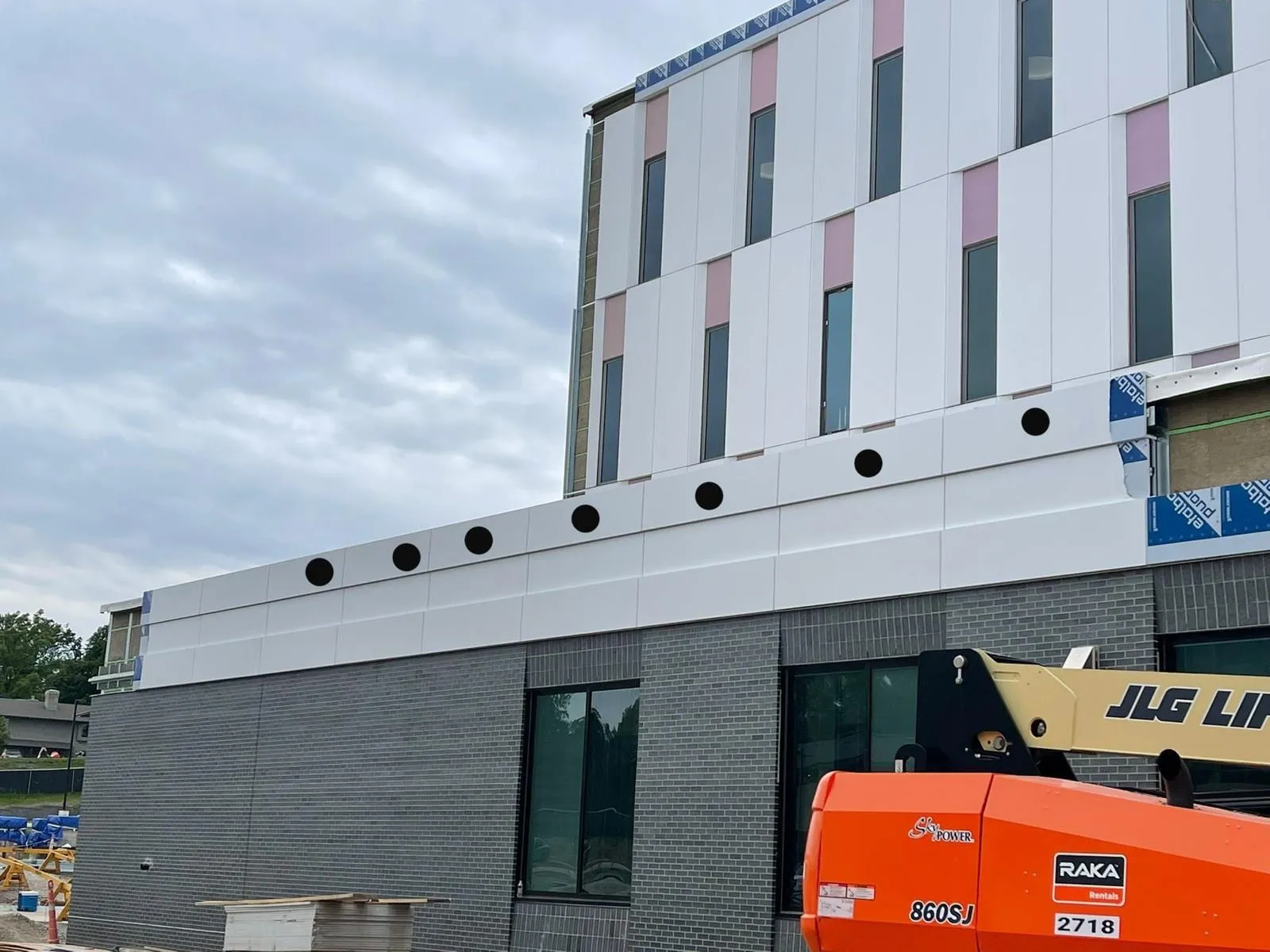 Children’s Nebraska Behavioral Health & Wellness Center — ACM panel and GeoLam installation across the building envelope. (9/9)